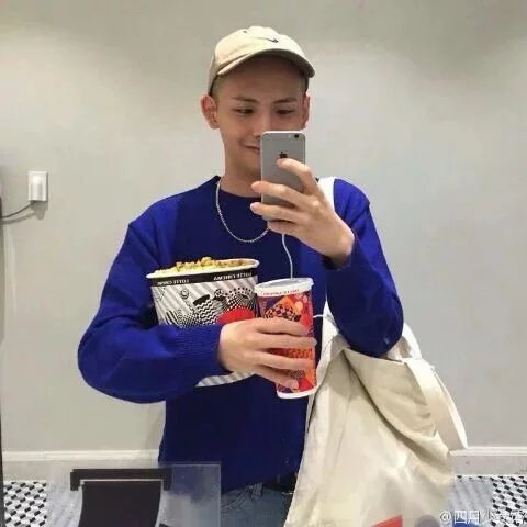 黄纨威超